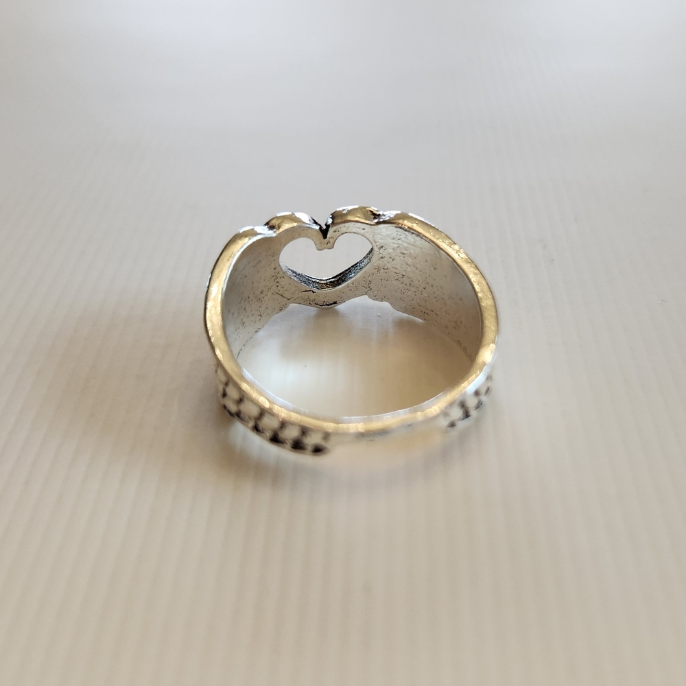 🔷️ Silver Vintage Style Heart Wing Design Ring Size 9 NWT - Picture 2 of 3